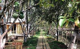 Hide Away Bungalows In Ben Tre City