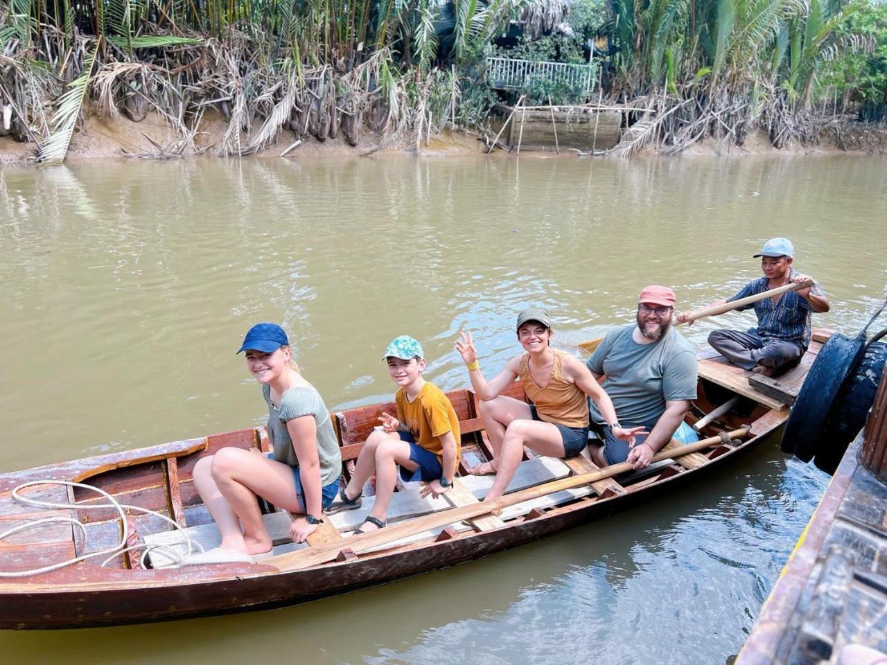 Hide Away Bungalows In Ben Tre City Extérieur photo