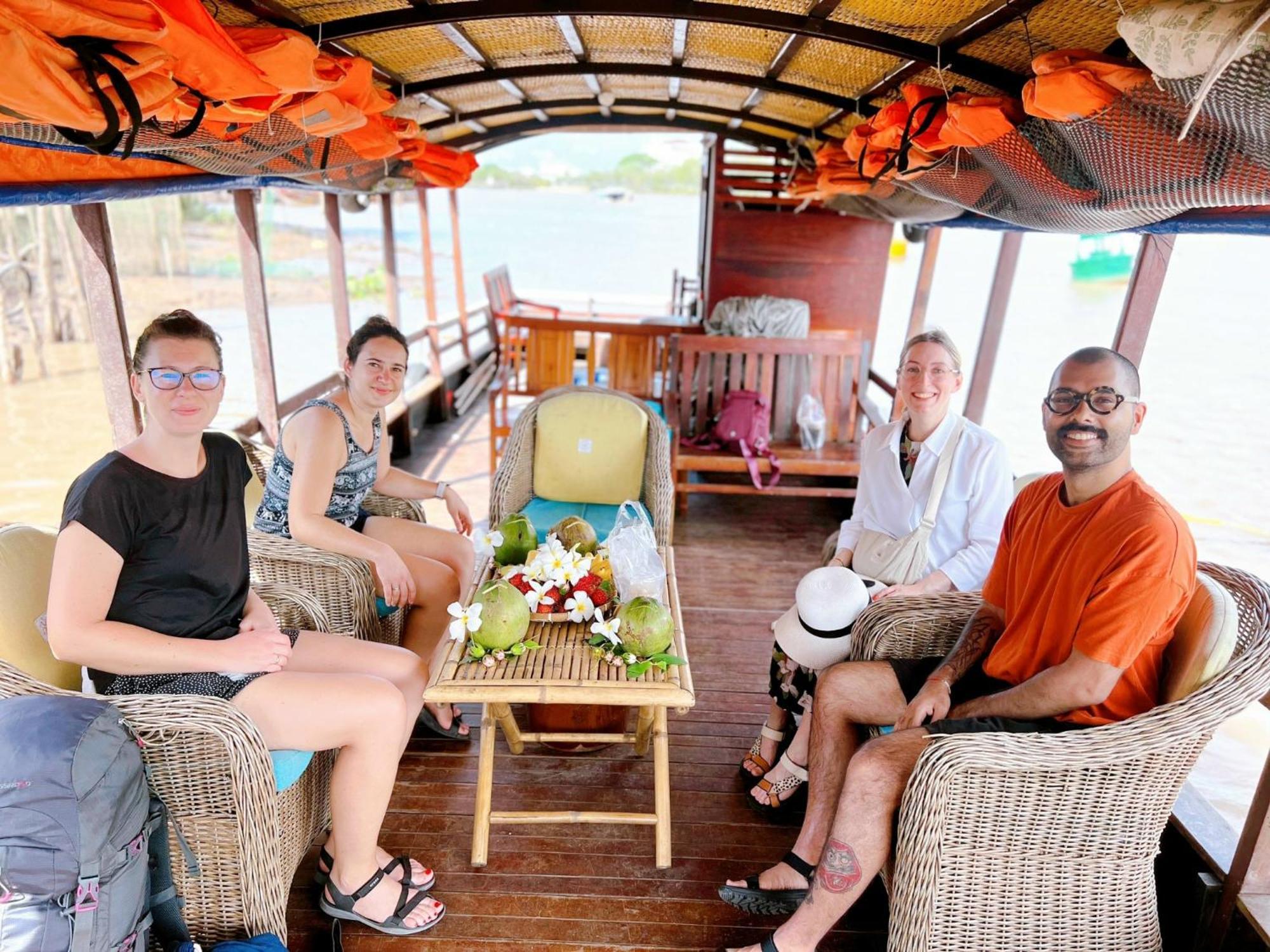 Hide Away Bungalows In Ben Tre City Extérieur photo