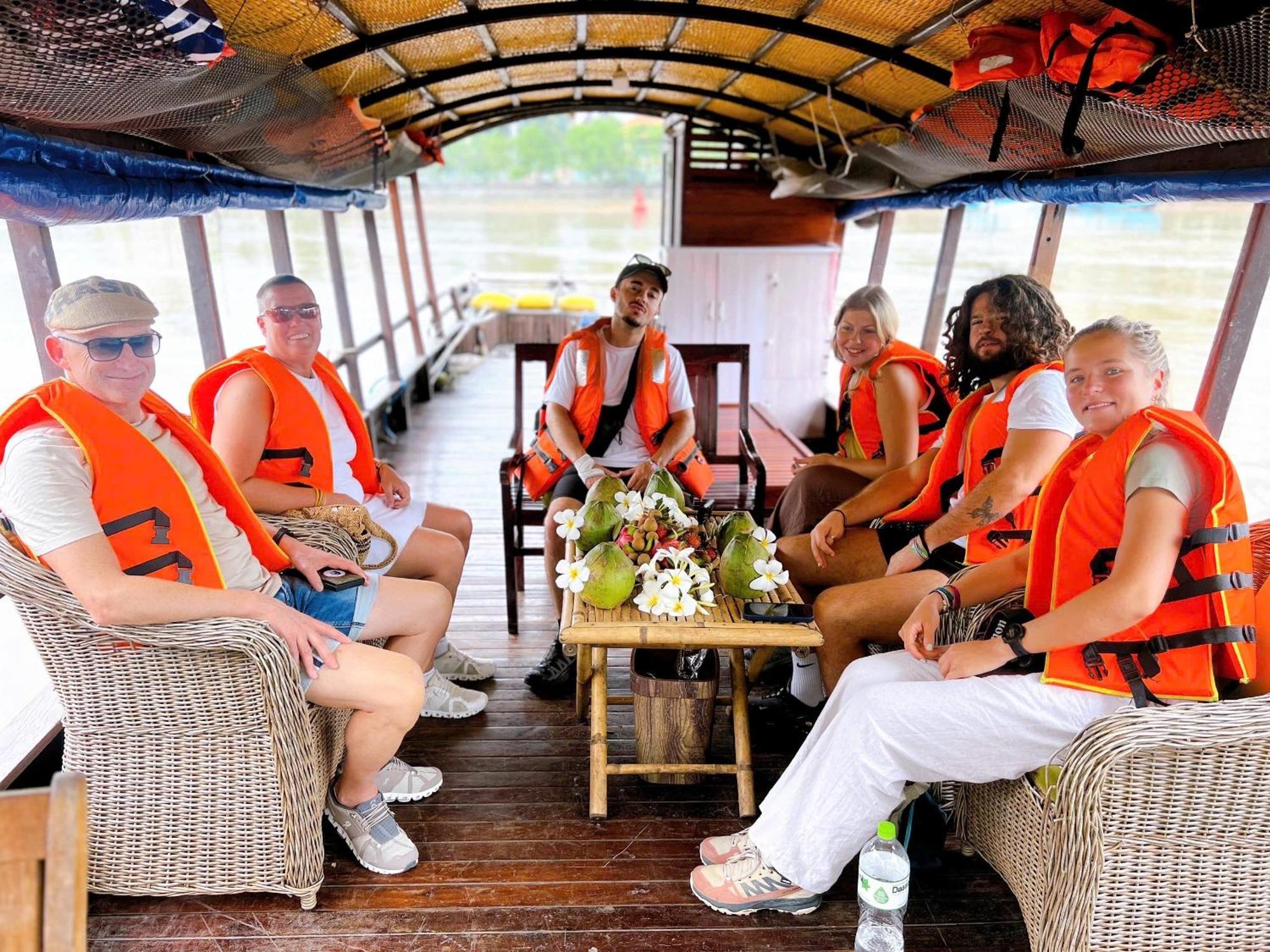Hide Away Bungalows In Ben Tre City Extérieur photo